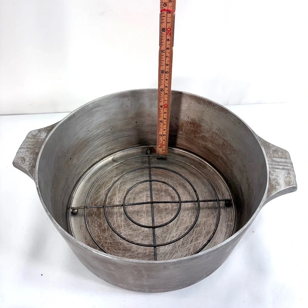 Wagner Ware Dutch Oven Silver Magnalite 4248-P Cast Aluminum with Lid and Trivet